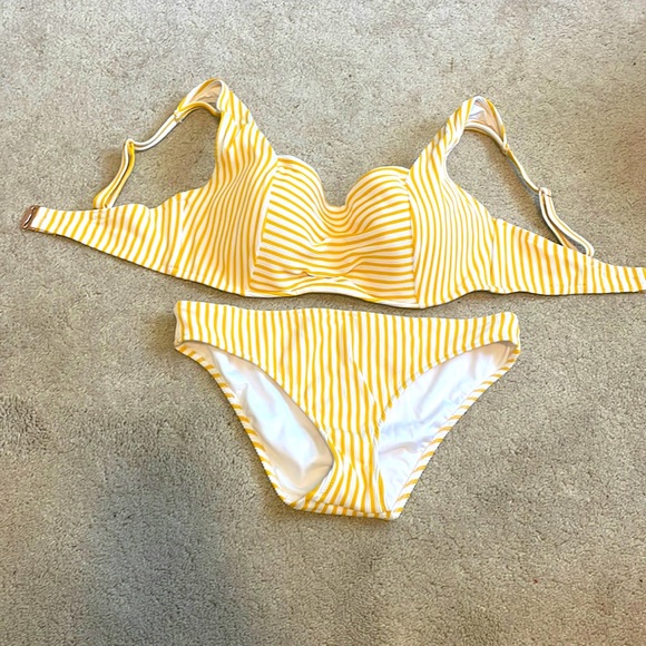 Small yellow striped bikini -target - Picture 1 of 6